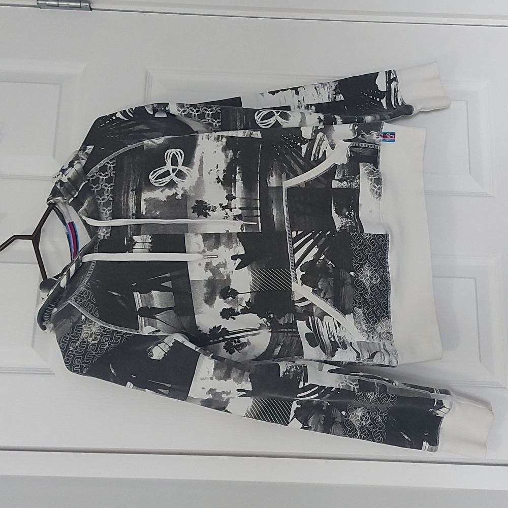Aritzia TNA pullover hoodie. Size small. - Picture 1 of 7